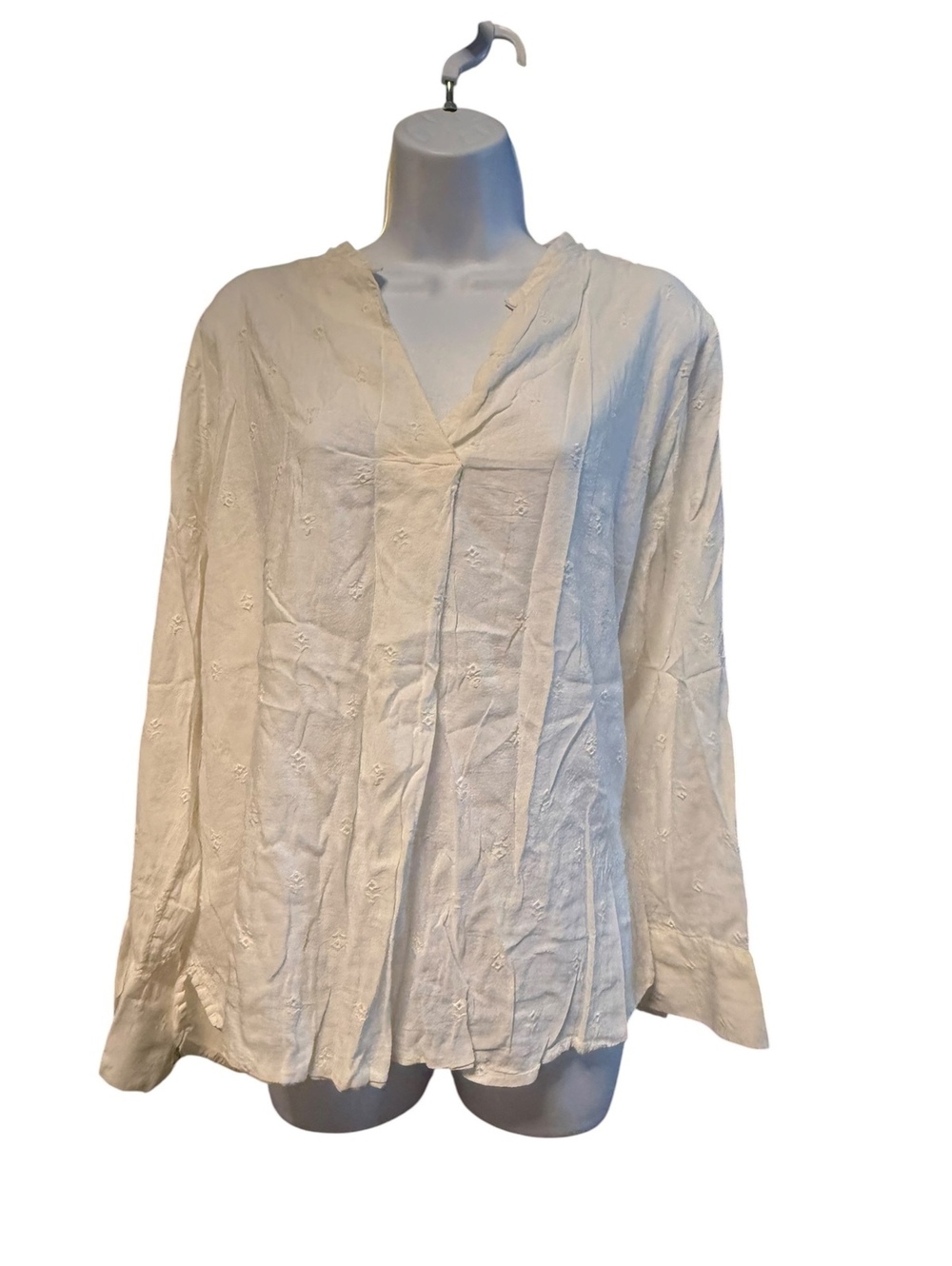 Old Navy White Eyelet V-Neck Long Sleeve Blouse